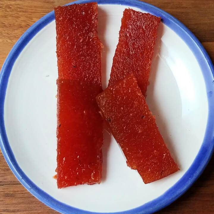 membrillo slices on a plate